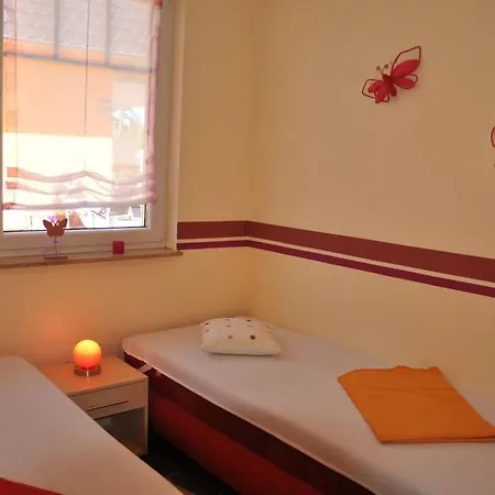 Vakantiehuis Ground-floor In Mueritz *